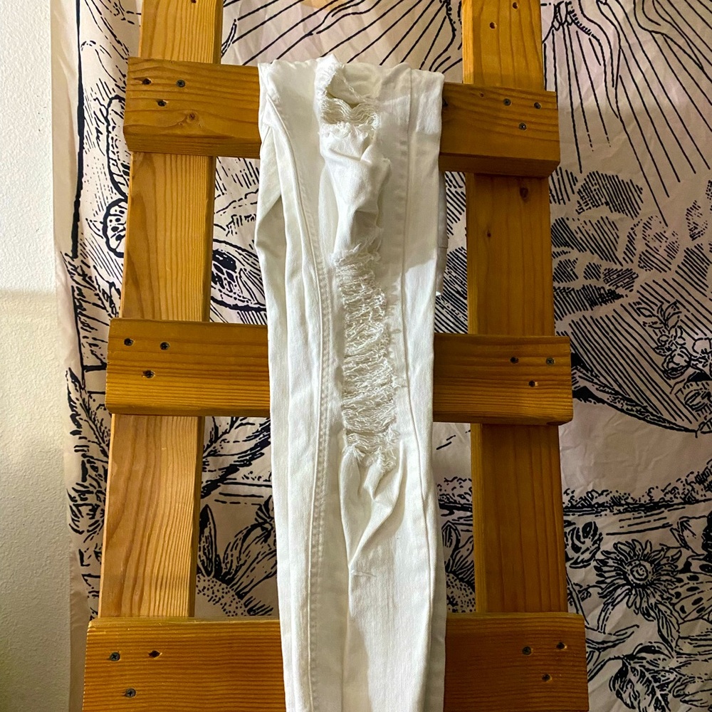 White distressed denim SIZE 12